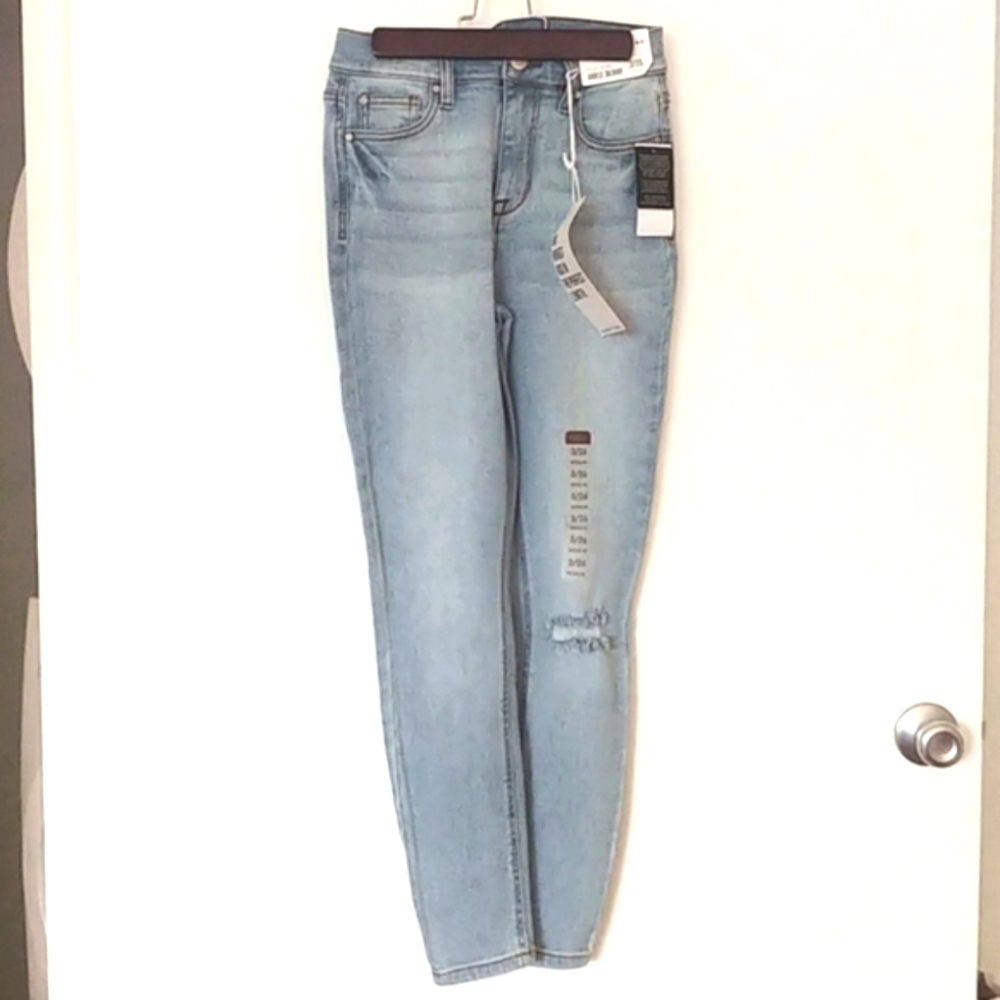 Celebrity Pink Distressed High Rise Ankle Pant Size 3